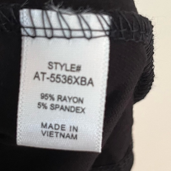 Zenana plus sleeveless tank, black, curved hem, loose fit NWT - Picture 6 of 6